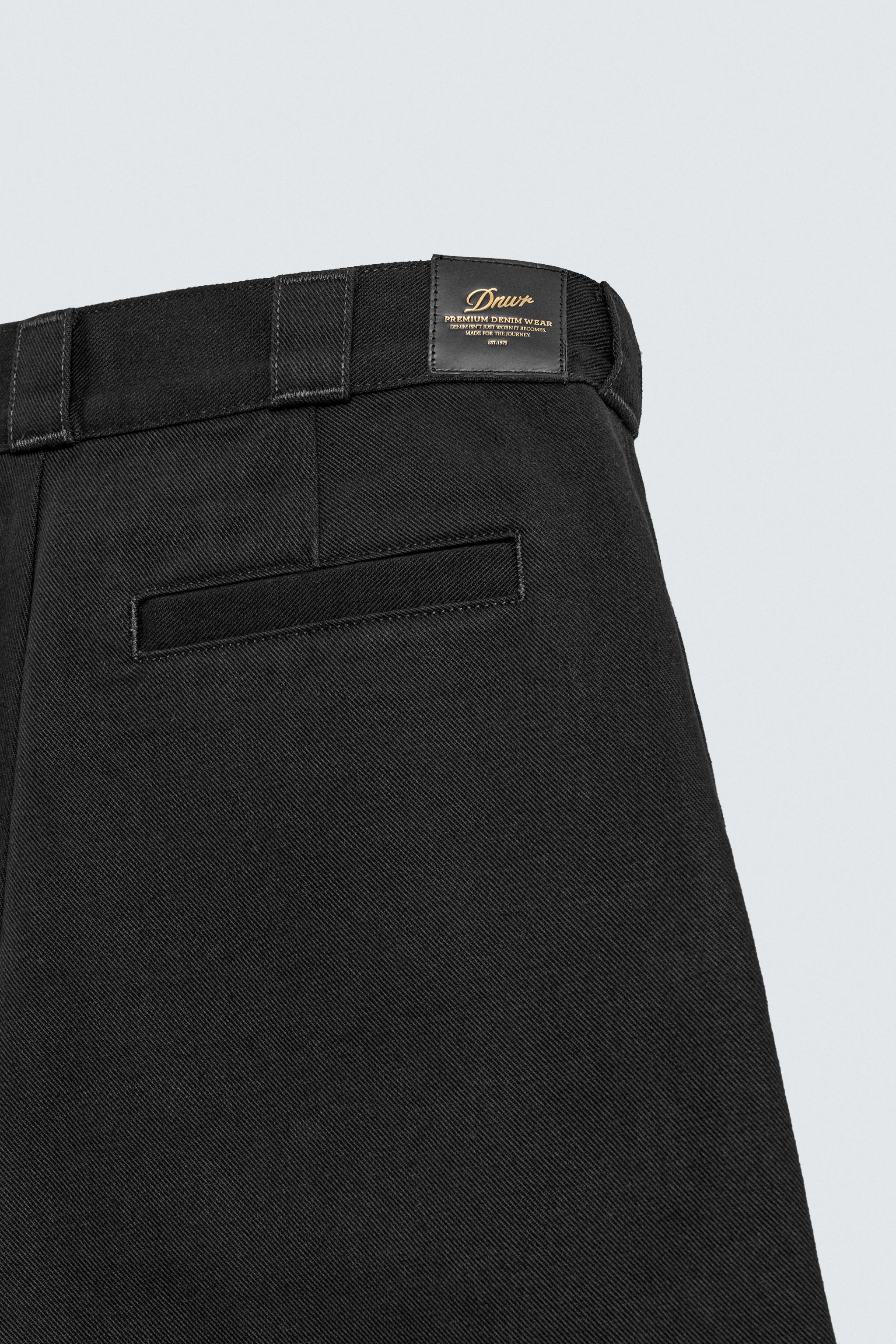 RELAXED FIT PLEATED SHORTS